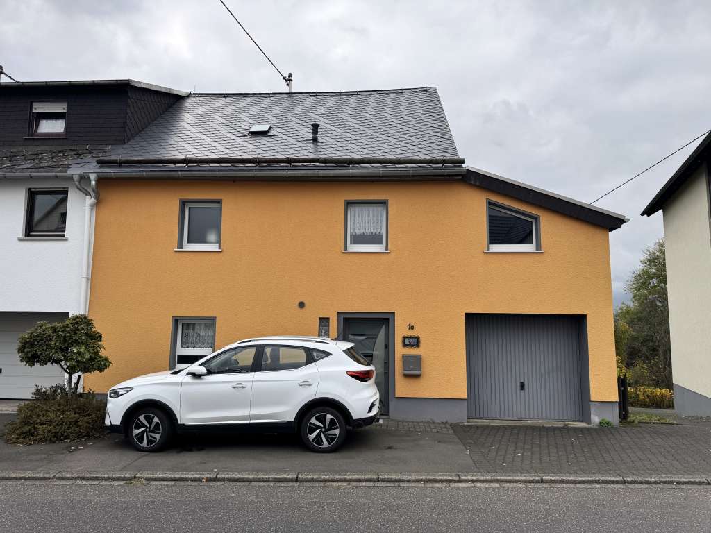 Immobilie in Bad Marienberg (Westerwald) - gepflegte Doppelhaushälfte mit Terrasse und Garage - Bild 2