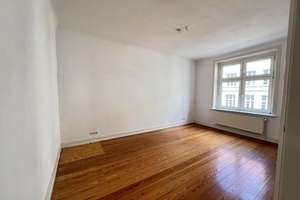106 m² Altbau 4 Zimmer, Dielen, Wohnküche EBK, Vollbad, 2 Balkone, Keller, WM und Fahrradstellplatz – Die vollständige Adresse der Immobilie erhältst du vom Anbieter., 23554 Sankt Lorenz Nord, Lübeck – Vorschaubild 8