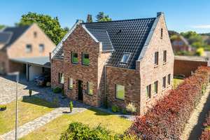 Modernes Einfamilienhaus im energieeffizienten KfW-40-Standard – Die vollständige Adresse der Immobilie erhältst du vom Anbieter., 26605 Aurich – Vorschaubild 2