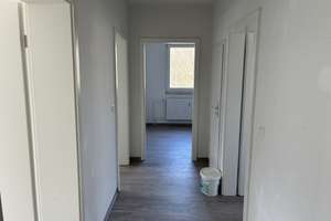 Super ansprechende frisch renovierte 3,5 Zimmer Wohnung über den Dächern von Dortmund Alt-Scharnhors – Paul-Ronczka-Str. 18, 44328 Alt-Scharnhorst, Dortmund – Vorschaubild 2