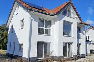 Neubau und Erstbezug:
Großzügiges Einfamilienhaus mit ELW – Die vollständige Adresse der Immobilie erhältst du vom Anbieter., 33689 Sennestadt, Bielefeld – Vorschaubild 2