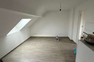Sanierte 2-Zimmer-Dachgeschosswohnung mit Fußbodenheizung in Duisburg – provisionsfrei – Liebfrauenstraße 7, 47053 Hochfeld, Duisburg – Vorschaubild 1