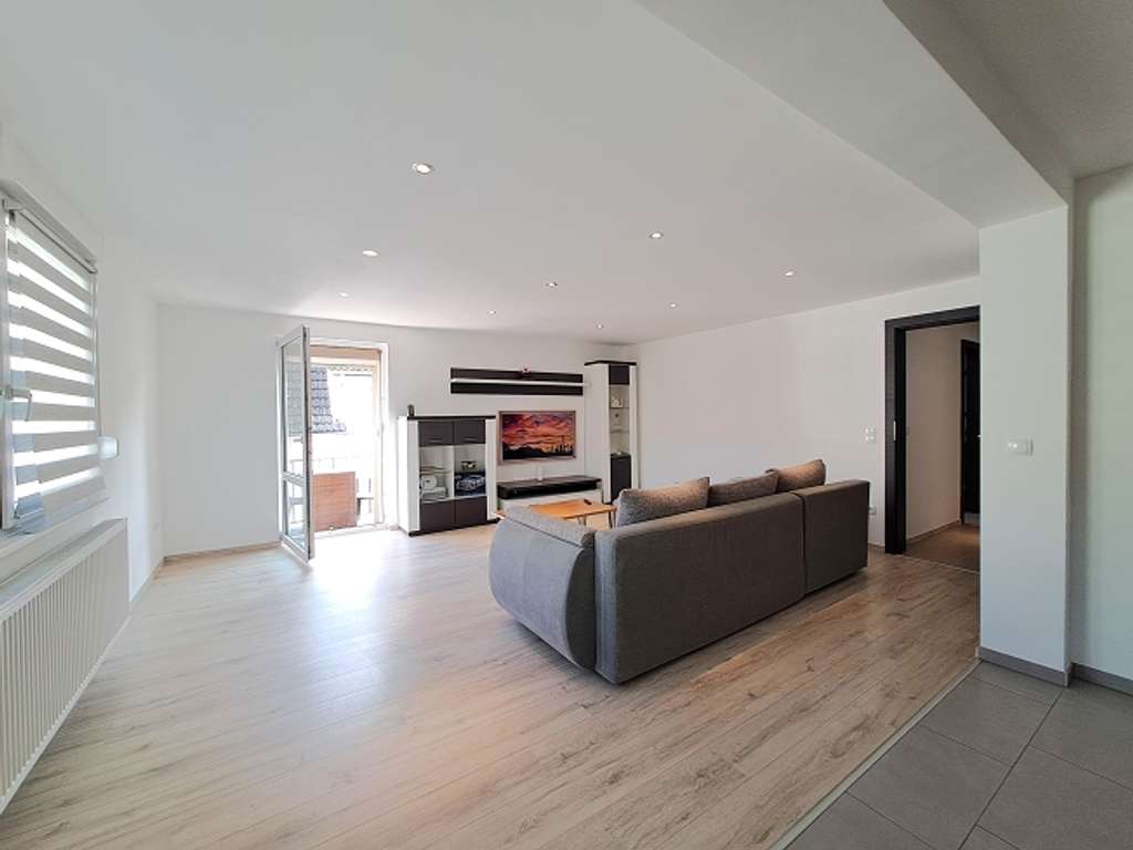 Immobilie in Lustadt - Attraktive 3-Zimmer Wohnung mit Balkon und Gartenanteil - Bild 2