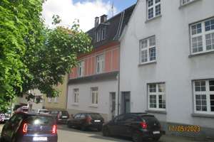 Altbau mit 3 Zimmern im Hochparterre am Schellenberger Wald