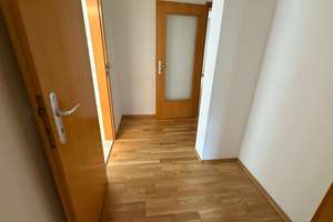 Nachmieter ab 1.10. gesucht ! Moderne EBK - Tageslichtbad - im 1.OG ! – Zeißstraße 74, 9131 Hilbersdorf, Chemnitz – Vorschaubild 4