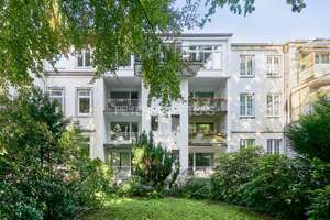 + Vorne der Eilbekkanal, hinten Blick ins Grün - 2-Zimmer-Wohntraum +