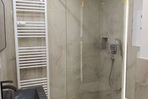 1 Ziwhg. KDB, Balkon, frisch renoviert, EBK, Zentral, abschließb. Garage optional, ab 01.09 – Zeppelinstraße 9, 65760 Eschborn – Vorschaubild 2