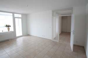 TOP-Lage, helle u. freundliche 3 ZKB Wohnung mit verglastem Balkon und Küche – Wildrosenallee 4, 57078 Siegen-Wittgenstein (Kreis) – Vorschaubild 3