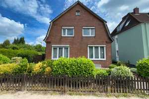 Viel Platz bietet dieses Wohnhaus mit Vollkeller in Kiel-Elmschenhagen – Kiel – Vorschaubild 1