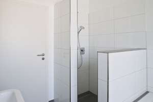 Moderne 2-ZKB-Wohnung mit Aufzug, Balkon und Stellplatz in ruhiger Lage von Koblenz-Metternich – Die vollständige Adresse der Immobilie erhältst du vom Anbieter., 56072 Metternich, Koblenz – Vorschaubild 10
