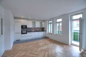 Hochwertig sanierte 3-Zimmer-Wohnung mit Luxus-Einbauküche, Terrasse und Gartenabteil – 4299 Stötteritz, Leipzig – Vorschaubild 1