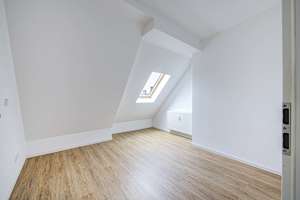 Notarkosten geschenkt: Gründerzeit-Dachgeschoss mit Innenhof-Balkon, offenem Wohnbereich & Keller – Handjerystraße 36, 12489 Adlershof, Berlin – Vorschaubild 5