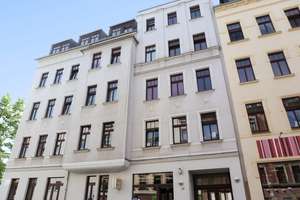 Große Küche + TAGESLICHTBAD mit WANNE/DUSCHE - SÜDBALKON