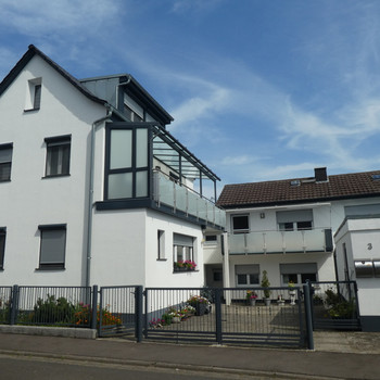 Zwei modernisierte Häuser mit vielfältigen Nutzungsmöglichkeiten in Wölfersheim!