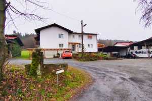 Großes landwirtschaftliches Anwesen mit 2 Häusern, Nebengebäuden, Wohnmobilstellplätzen etc. – Odenwaldkreis – Vorschaubild 1