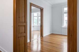 5 Zimmer -Altbauwohnung / Friedrichstraße/im 3. OG eines sehr gepflegten Wohn- und Geschäftshauses. – Die vollständige Adresse der Immobilie erhältst du vom Anbieter., 65185 Mitte, Wiesbaden – Vorschaubild 19