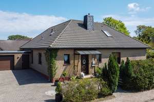 Geräumiges Ein-/Zweifamilienhaus in unmittelbarer Nähe zur Küste – Die vollständige Adresse der Immobilie erhältst du vom Anbieter., 26553 Dornum – Vorschaubild 2