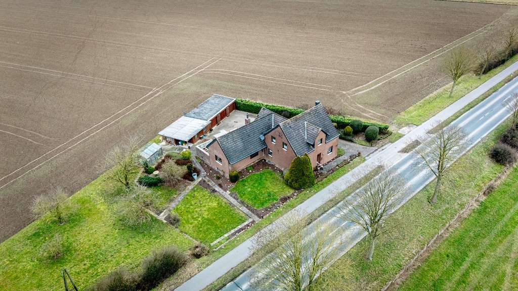 Immobilie in Kleve - Geräumiges Wohnhaus mit großem Grundstück in Alleinlage am Ortsrand von Kleve - Kellen - Bild 0