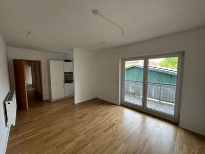 Helle 3-Zimmer-Wohnung mit Balkon zum grünen Innenhof !