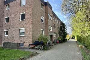 Renovierte 4-Zimmer-Erdgeschosswohnung mit Balkon in beliebter Wohngegend