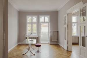Großzügige Altbauwohnung mit Aufzug und Balkon nahe dem Lietzensee – Suarezstraße 12, 14057 Charlottenburg, Berlin – Vorschaubild 7