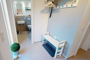 Stilvolle Doppelhaushälfte in ostseenaher Lage mit moderner Ausstattung – Die vollständige Adresse der Immobilie erhältst du vom Anbieter., 24217 Schönberg (Holstein) – Vorschaubild 2