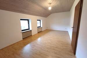 Ehemaliges Bauernhaus mit großem Garten – Die vollständige Adresse der Immobilie erhältst du vom Anbieter., 94342 Straßkirchen – Vorschaubild 9
