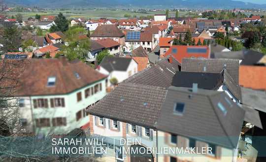 Großzügiges Wohnhaus mit flexibler Aufteilung und
Gewerbeeinheit in Haus-Hof Bauweise in Edesheim