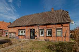 Fachwerkhaus mit Werkstatt und Garage nahe der Kreisstadt – Die vollständige Adresse der Immobilie erhältst du vom Anbieter., 29497 Woltersdorf – Vorschaubild 1