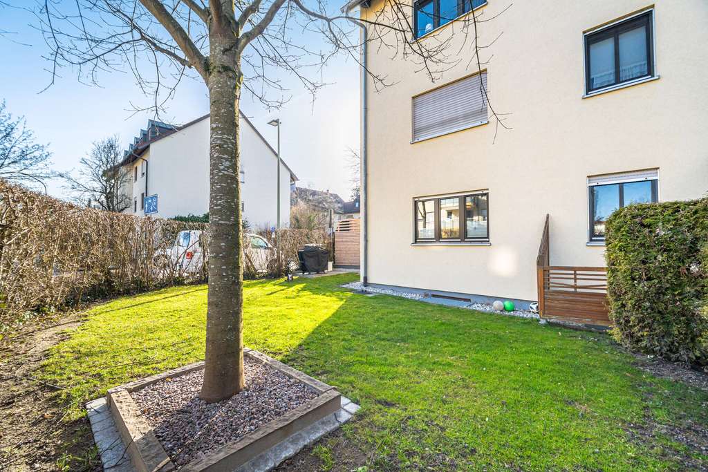 Immobilie in Ismaning - Vermietete Familienfreundliche 4-Zimmer-Gartenwohnung in Ismaning –ca. 90 m² inklusive TG-Stellplatz - Bild 0