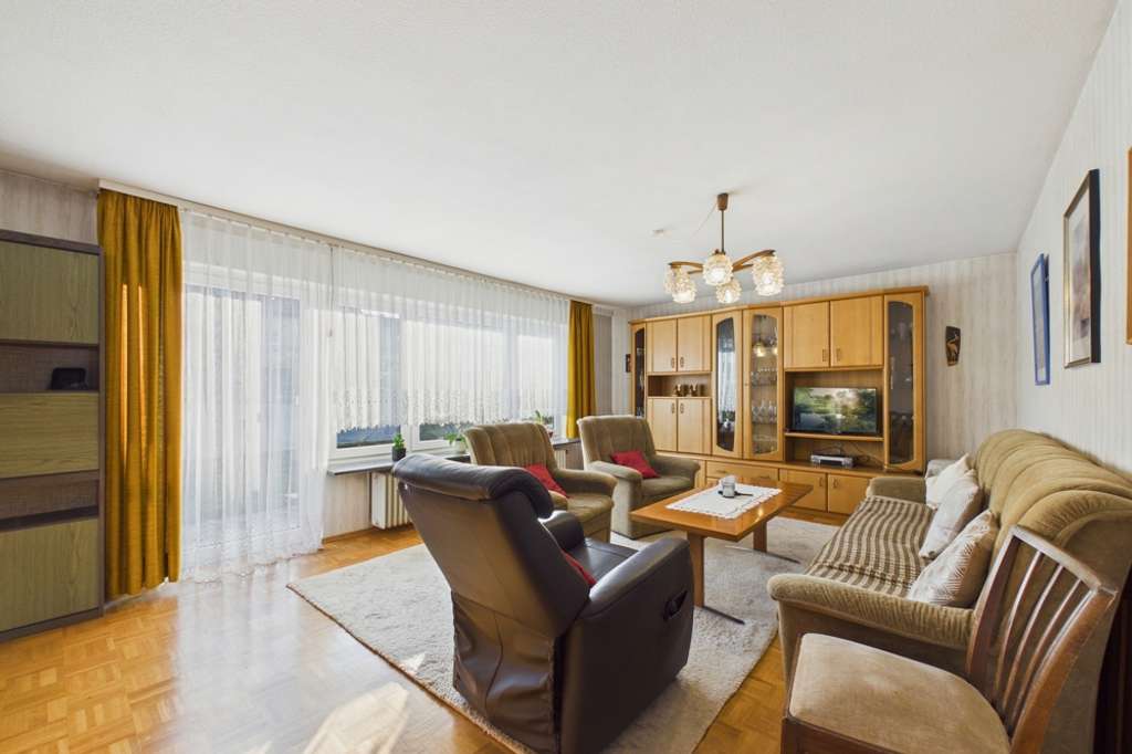 Immobilie in Neudenau - Gemütliches Einfamilienhaus mit Garage, Carport und Garten in ruhiger Lage - Bild 3