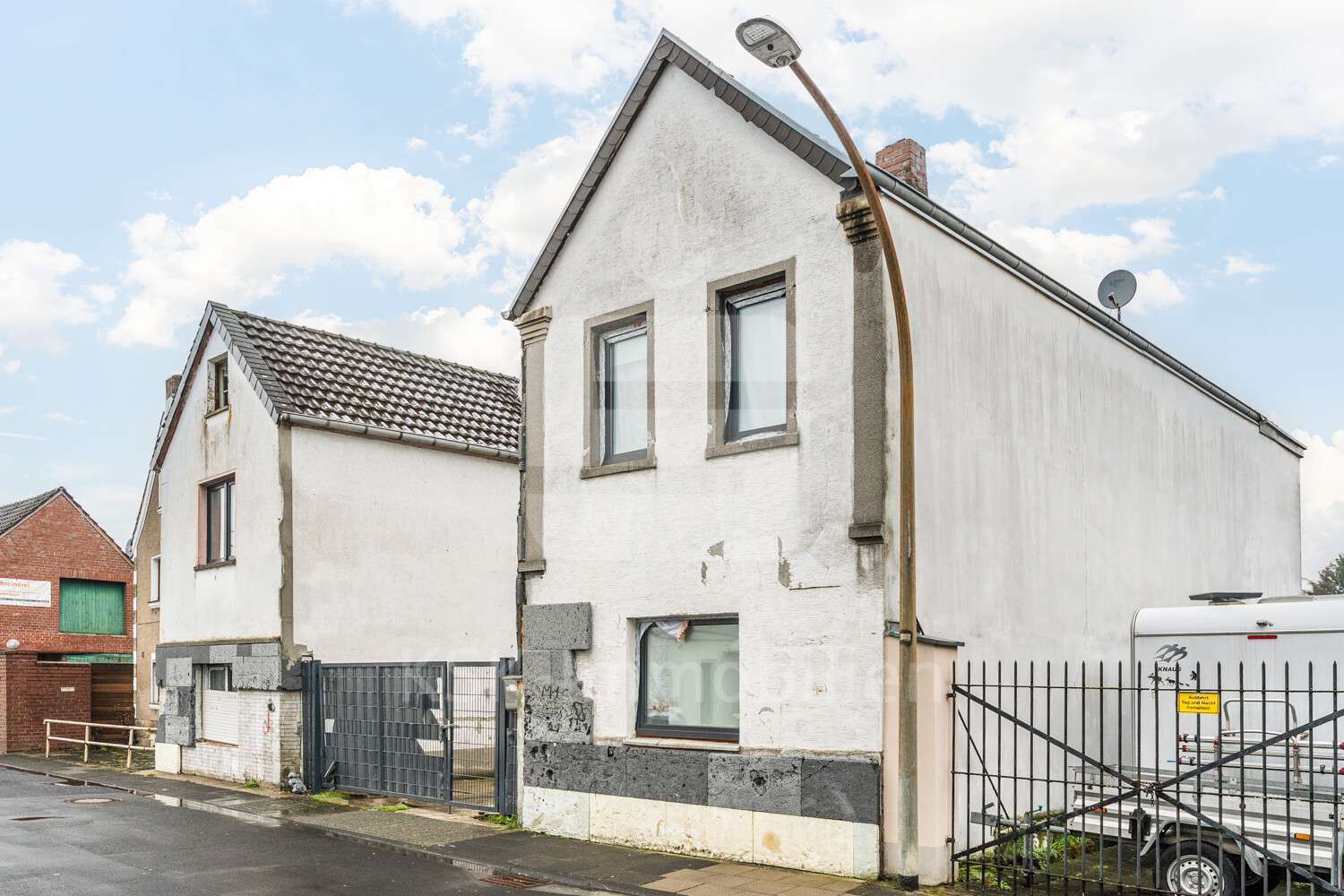 Großes Grundstück mit zwei Einfamilienhäusern!, Köln – Bild 1