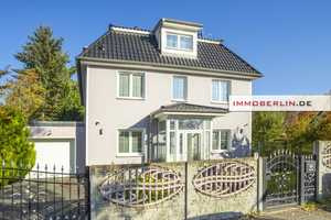IMMOBERLIN.DE - Villenartiges Haus mit Luxusambiente in naturverbundener Lage – Berlin – Vorschaubild 1