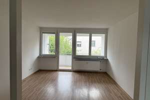 Stilvoll modernisiert: 4,5-Zimmer-Wohnung in Reutlingen – Die vollständige Adresse der Immobilie erhältst du vom Anbieter., 72762 Reutlingen-Mitte, Reutlingen – Vorschaubild 2