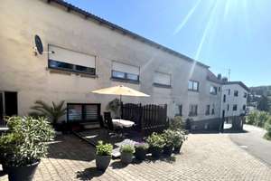 Familienfreundliches Zweifamilienhaus mit Kamin, Garten und besonderem Freizeitbereich – Die vollständige Adresse der Immobilie erhältst du vom Anbieter., 66299 Friedrichsthal – Vorschaubild 1