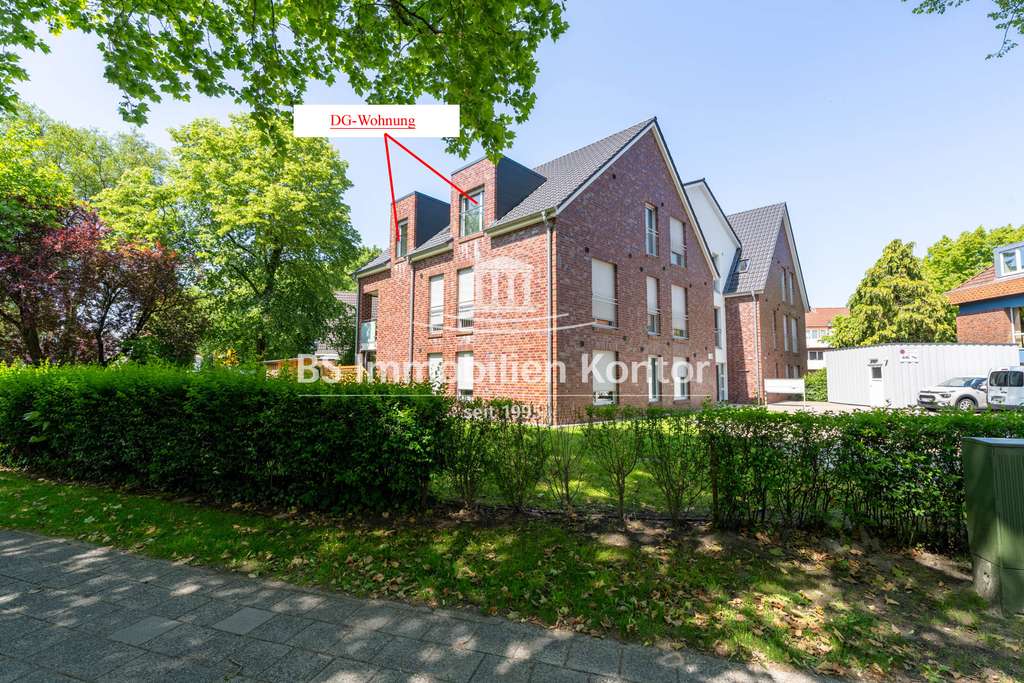 Unikat! Neuwertige DG-Wohnung mit luxuriöser Ausstattung, PKW-Einstellplatz und Balkon!
