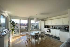 Neubau | 3-Zimmer | Balkon mit Blick | helle Süd-Ost Ausrichtung | Einbauküche – Abelsbergstraße 26C, 70190 Stuttgart – Vorschaubild 3