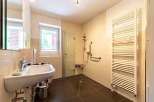 Gut gepflegtes drei Parteien Haus mit großem Garten und drei Garagen – Hildesheim (Kreis) – Vorschaubild 8