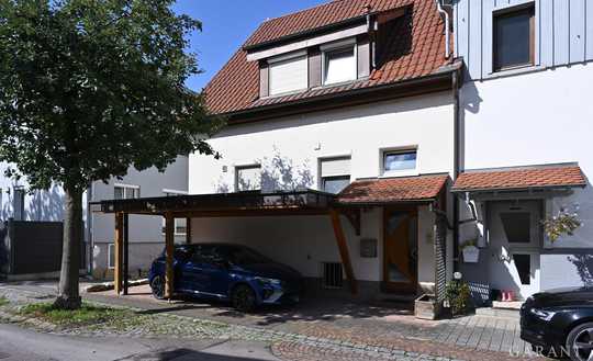 Moderne Doppelhaushälfte mit Garten in der Stadtmitte