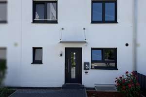 Hochwertiges Reihenhaus mit 3 Etagen, 5 Schlafzimmern, Vollkeller & Garage in Toplage Groß‑Gerau