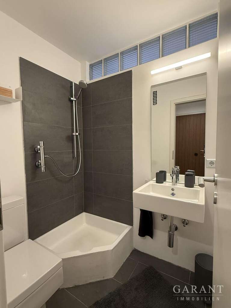 Immobilie in St. Blasien - Kleines Raumwunder: Schwellenarmes, voll möbliertes und renoviertes Apartment - sofort bezugsbereit - Bild 4