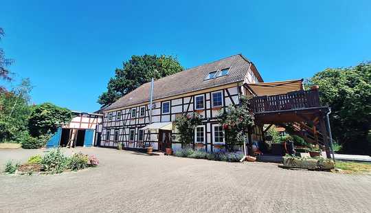 Bild von Für Fachwerk-Liebhaber! Großes MFH mit Scheune auf Gartengrundstück in Hoheneggelsen-Provisionsfrei!