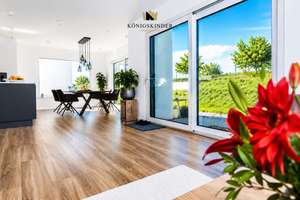 Immer kühl bleiben – KfW 55 Neubau mit Wärmepumpe & Solar in Toplage