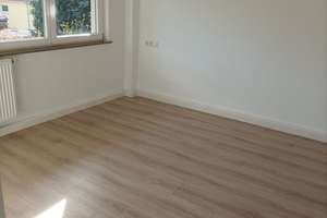TOP: Schöne, helle, 2-Zi.-Wohnung in ruhiger Wohnlage, EBK, Terrasse, TL-Bad – Die vollständige Adresse der Immobilie erhältst du vom Anbieter., 70327 Gehrenwald, Stuttgart – Vorschaubild 3