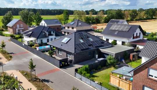 Bild von Adelheidsdorf – Modernes Einfamilienhaus in naturnaher Lage