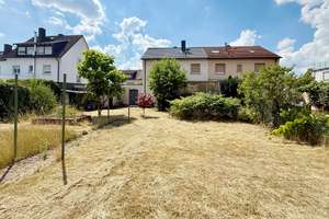 Doppelhaushälfte mit zwei Wohneinheiten und großem Grundstück in Dreieich-Sprendlingen – Die vollständige Adresse der Immobilie erhältst du vom Anbieter., 63303 Dreieich – Vorschaubild 2