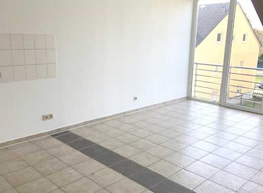 Renovierte-Sonnige-2-Zimmer Wohnung  -Besichtigung unter TEL.0172/3954517