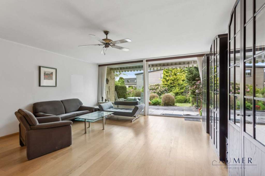 Reihenmittelhaus mit Terrasse, Balkon und Garten