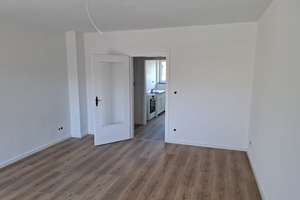 Helle 2,5 Zimmerwohnung mit Balkon in Neumünster - Einfeld – Professor-Graf-Straße 17, 24536 Einfeld, Neumünster – Vorschaubild 2