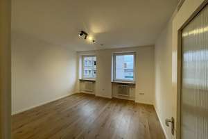 Zweitbezug nach Renovierung / 2-Zimmer Wohnung mit Einbauküche in zentraler Lage in Fürth – 90763 Südstadt Industriegebiet, Fürth – Vorschaubild 2
